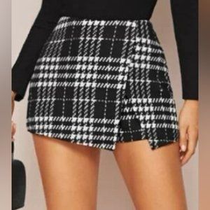 Black and white houndstooth skort